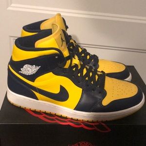 Nike air Jordan Retro 1 Michigan state